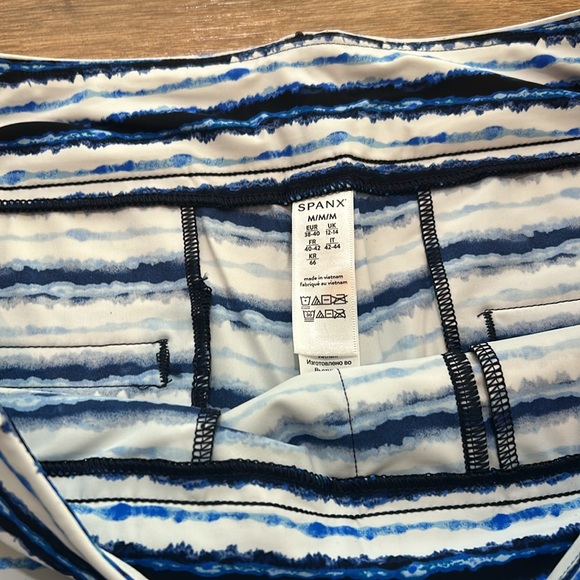 SPANX WOMENS SUNSHINE SHORT 6in BLUE PAINTED STRIPED LIGHTWEIGHT SZ MEDIUM NEW - Picture 6 of 11